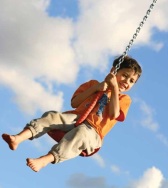 Child_swinging
